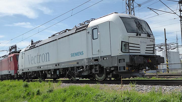 Локомотив Siemens Vectron 193 на испытательном кольце железной дороги, 2019 г.