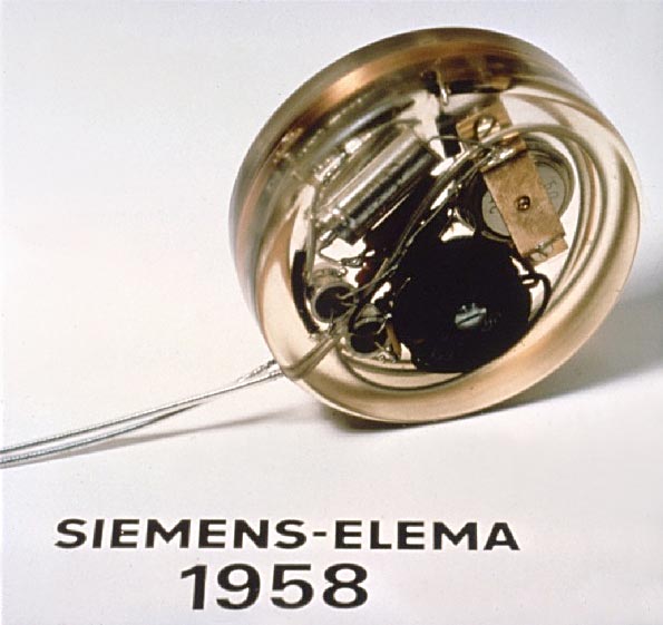 Первый в мире имплантируемый кардиостимулятор Siemens-Elema, 1958 г.