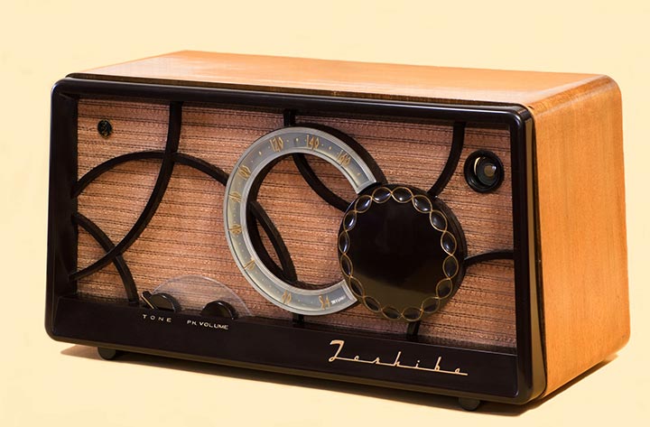 Ламповый радиоприемник Toshiba для приема AM-радиоволн, 1955 г.