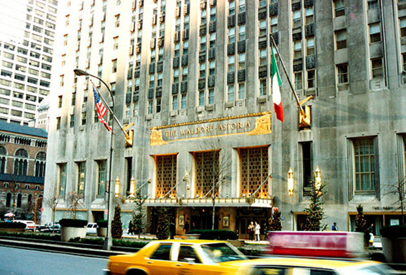 Самый фешенебельный отель Нью-Йорка Waldorf-Astoria (автор James G. Howes)